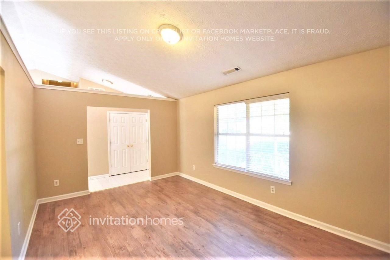 112 Old Hickory Pt - Photo 3 of 12