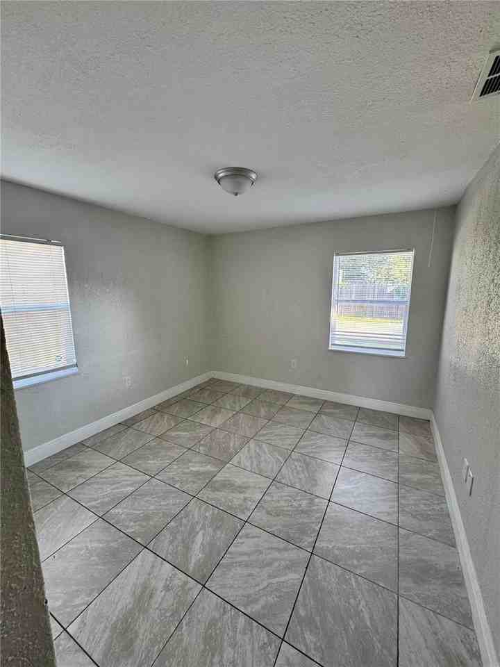 1112 Martin St #C - Photo 4 of 11