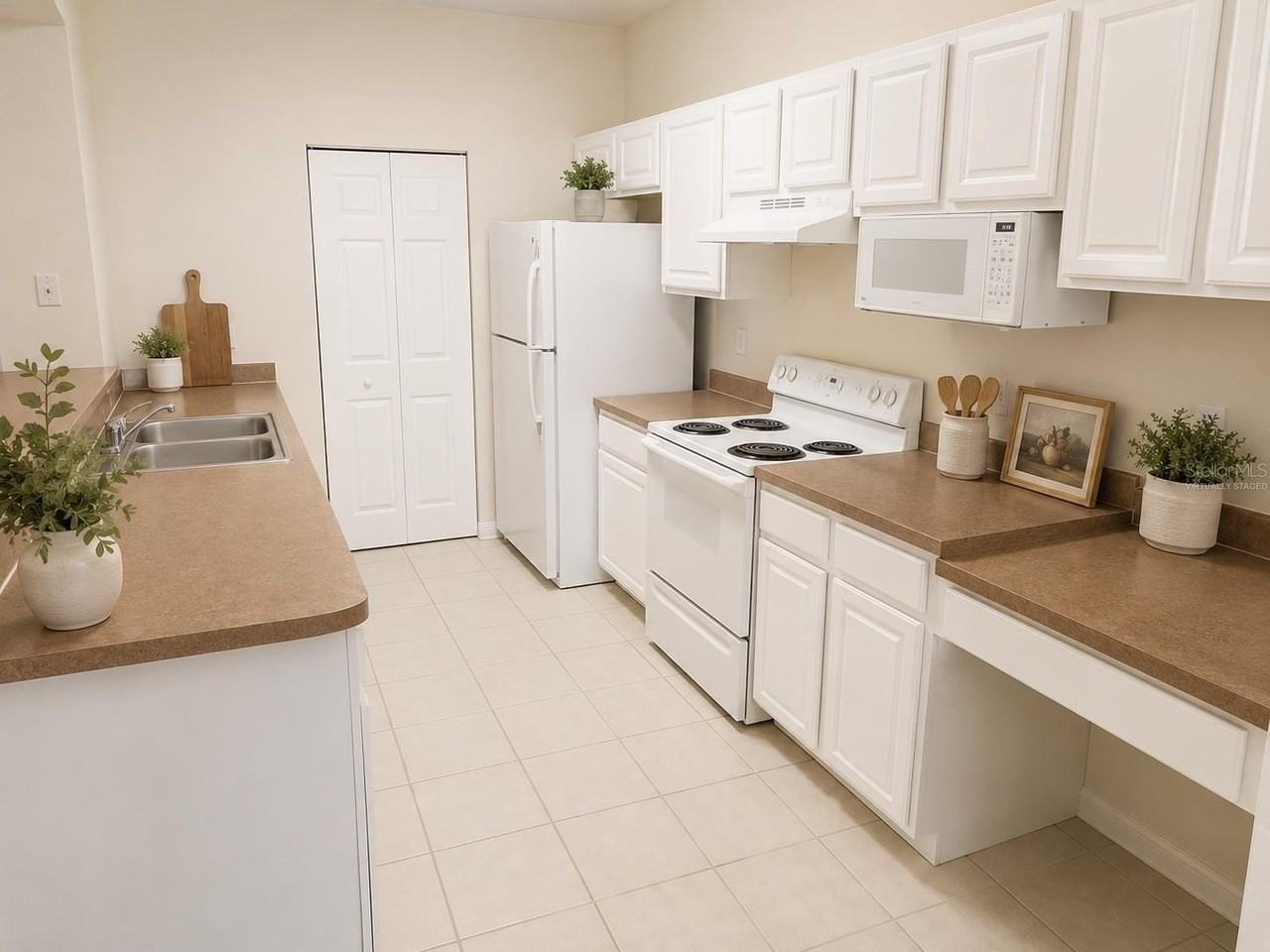 5001 Sunridge Palms Dr - Photo 2 of 5