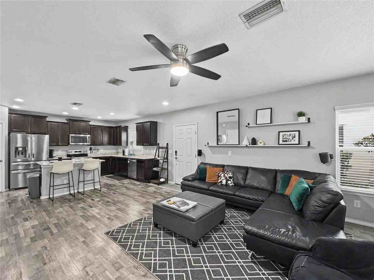 4842 Chatterton Way - Photo 2 of 33