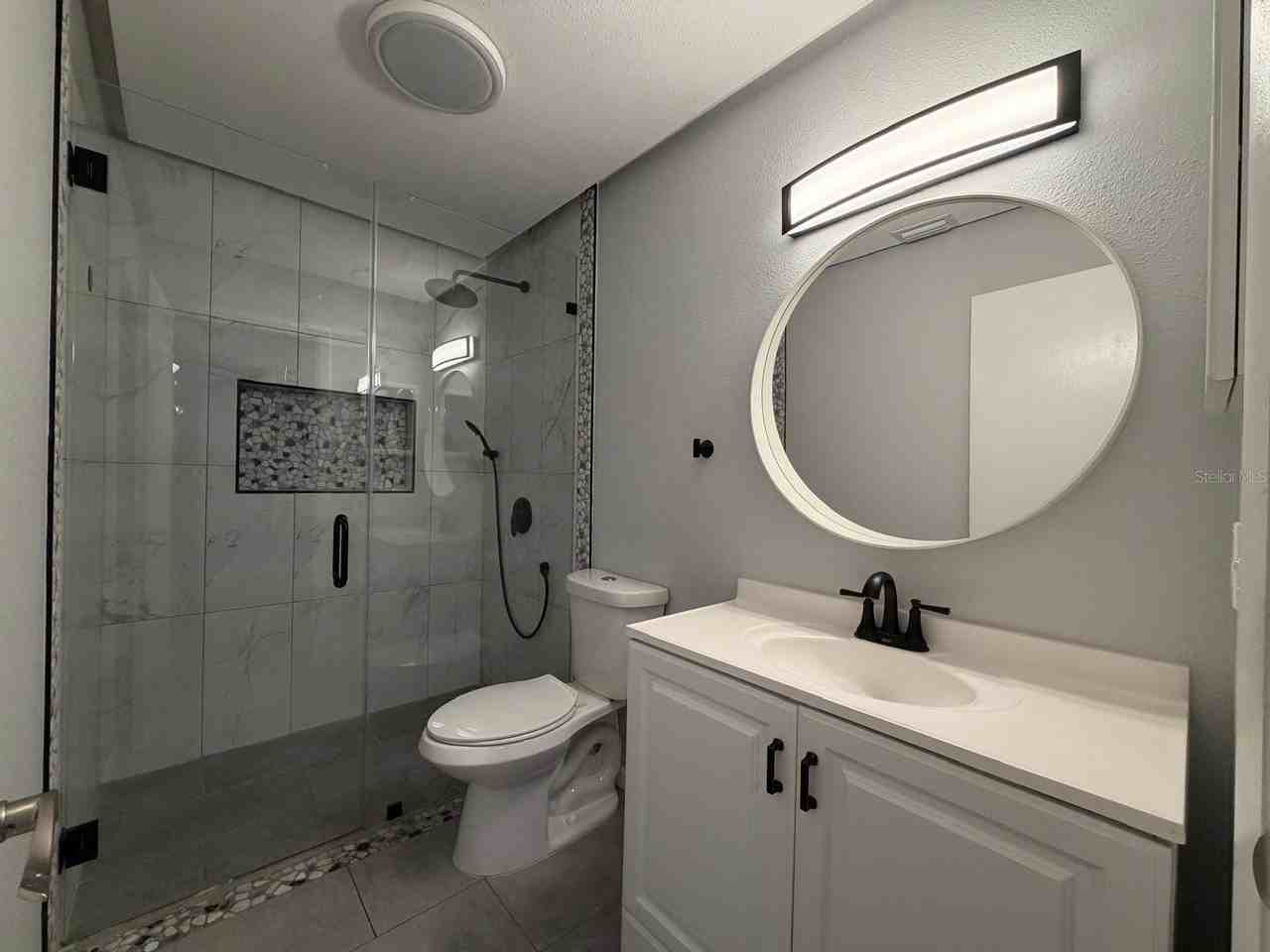 8643 Mallard Reserve Dr #202 - Photo 5 of 31