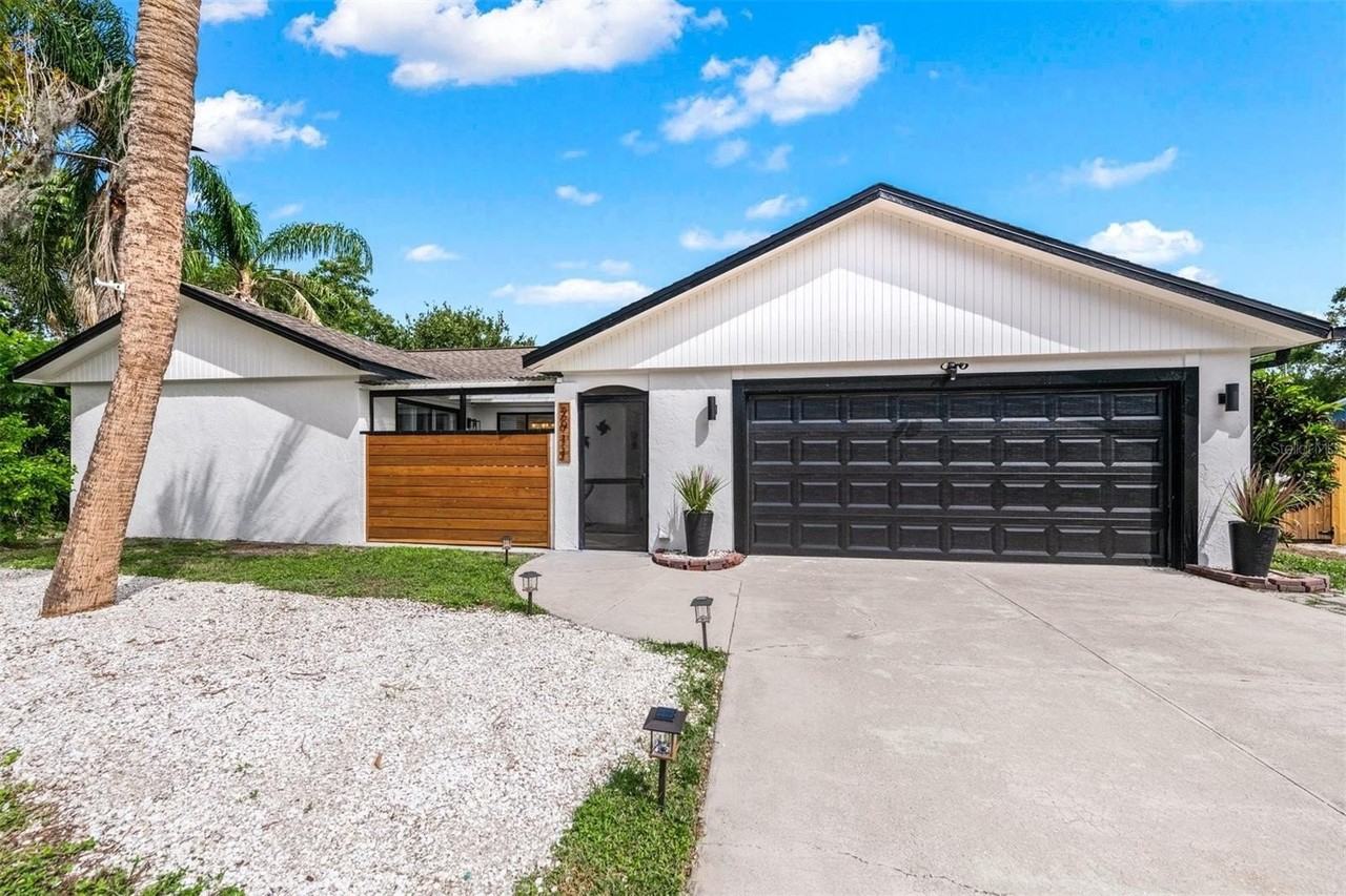 2911 Woodpine Ct - Photo 3 of 50