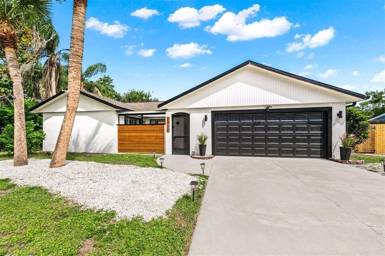 2911 Woodpine Ct - Photo 4 of 50