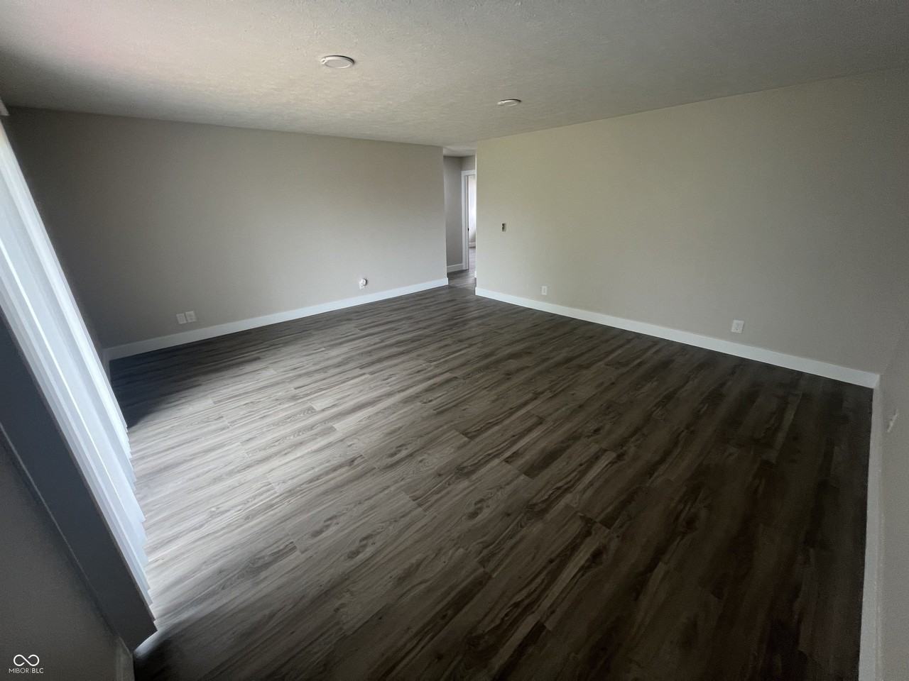 939 W Mckay Rd - Photo 2 of 14
