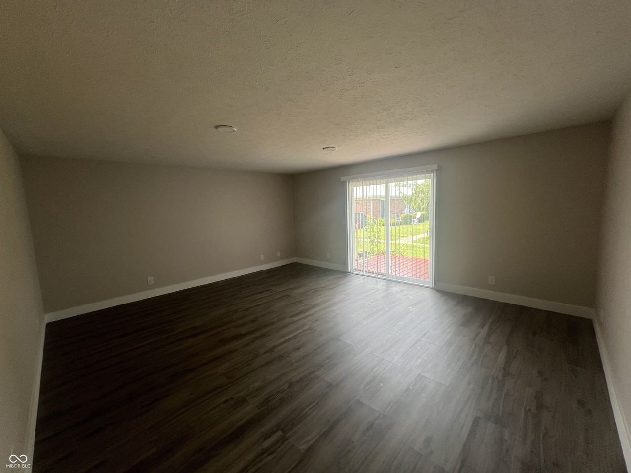 939 W Mckay Rd - Photo 3 of 14