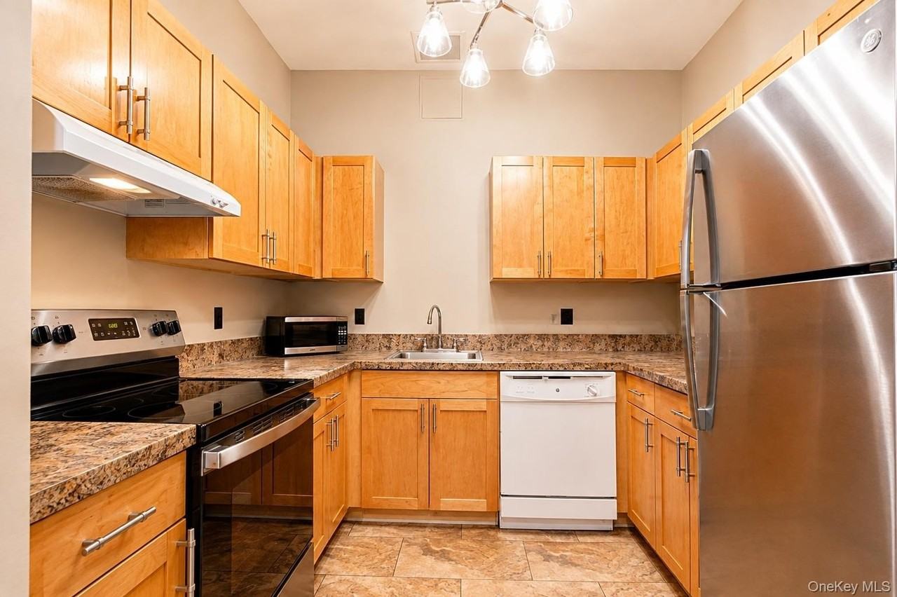 20 S Broadway #202 - Photo 6 of 19