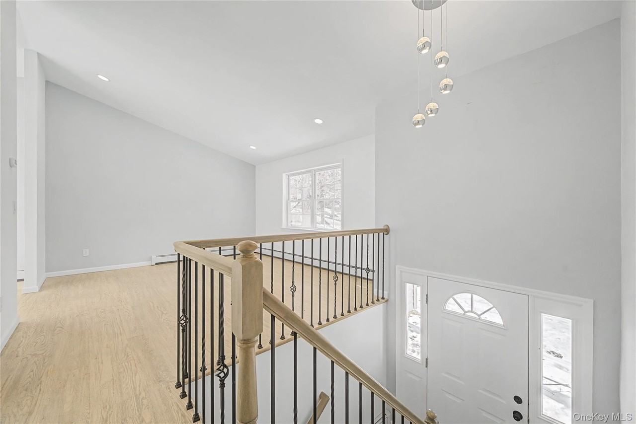 25 Clinton St - Photo 7 of 37