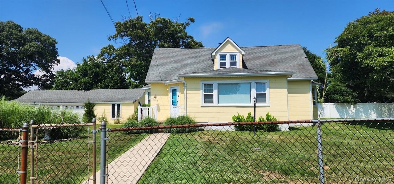 9 Babylon Rd - Photo 2 of 16