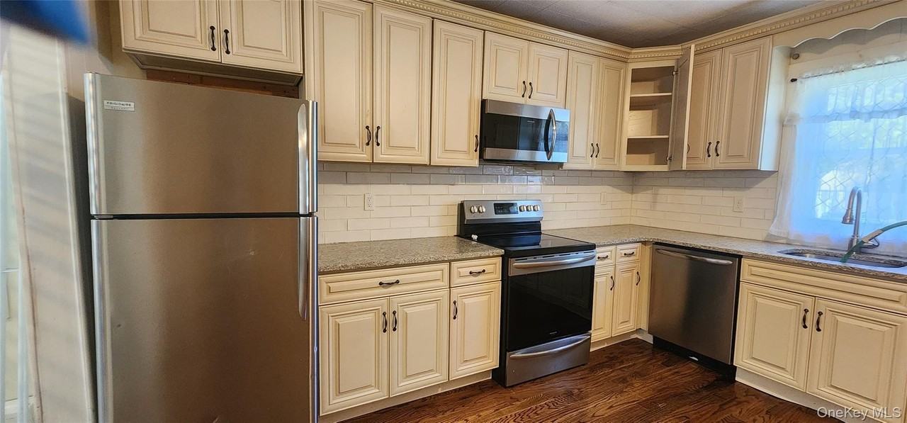 9 Babylon Rd - Photo 6 of 16