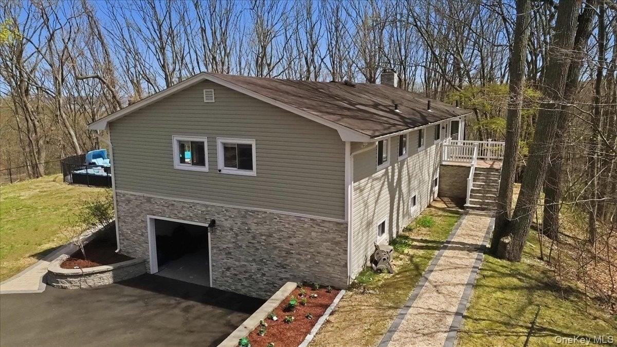 263 Oyster Bay Rd - Photo 2 of 42