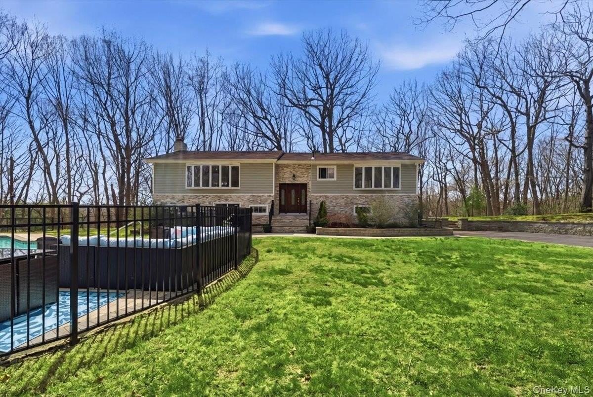 263 Oyster Bay Rd - Photo 3 of 42