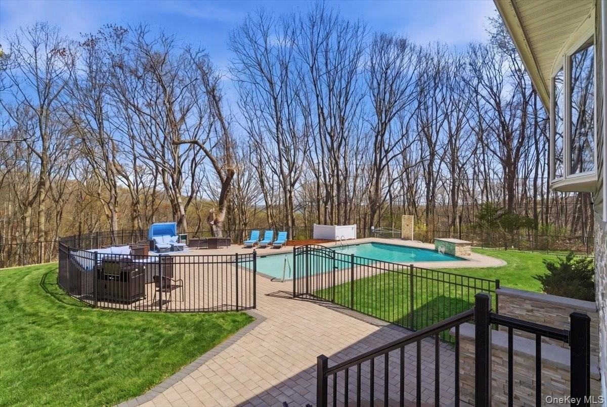 263 Oyster Bay Rd - Photo 5 of 42