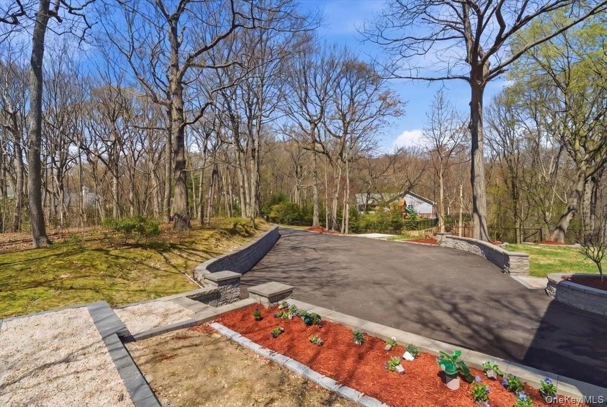 263 Oyster Bay Rd - Photo 6 of 42