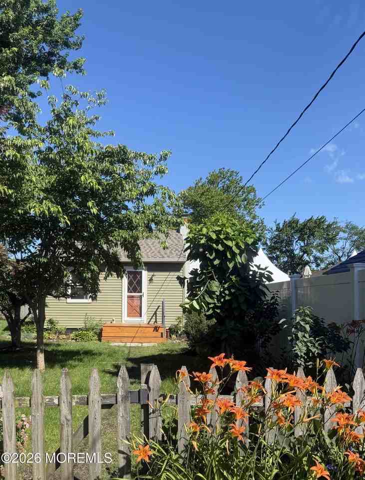 33 Wooley St #B - Photo 3 of 18