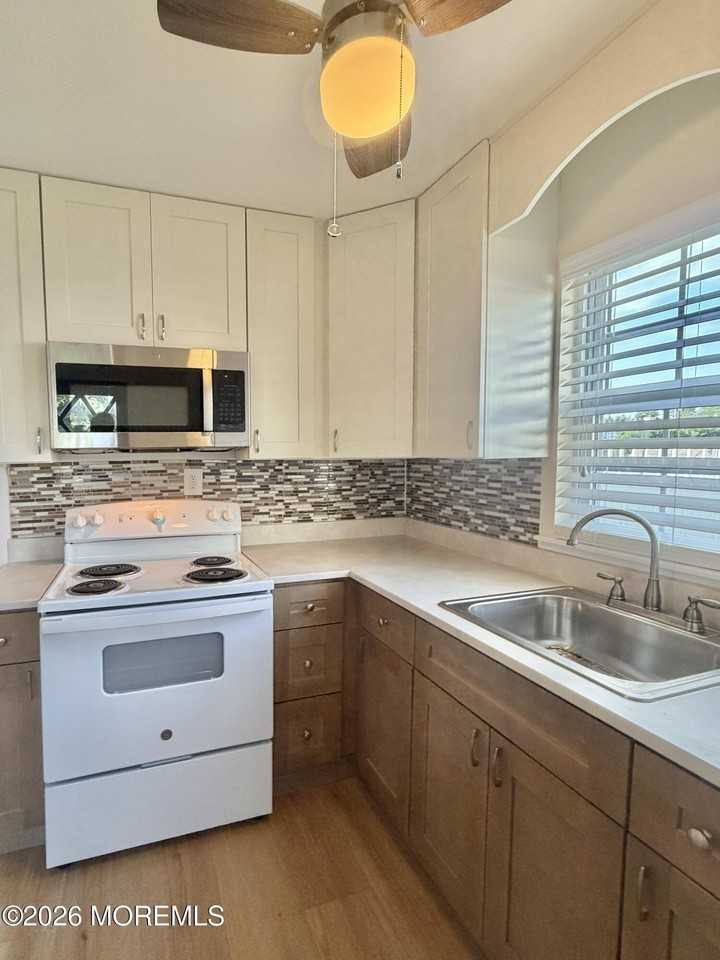 33 Wooley St #B - Photo 6 of 18