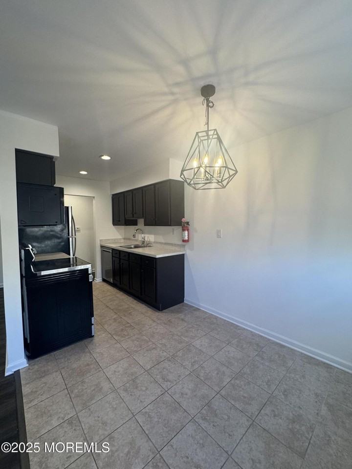 7 Windsor Ter #F - Photo 3 of 8