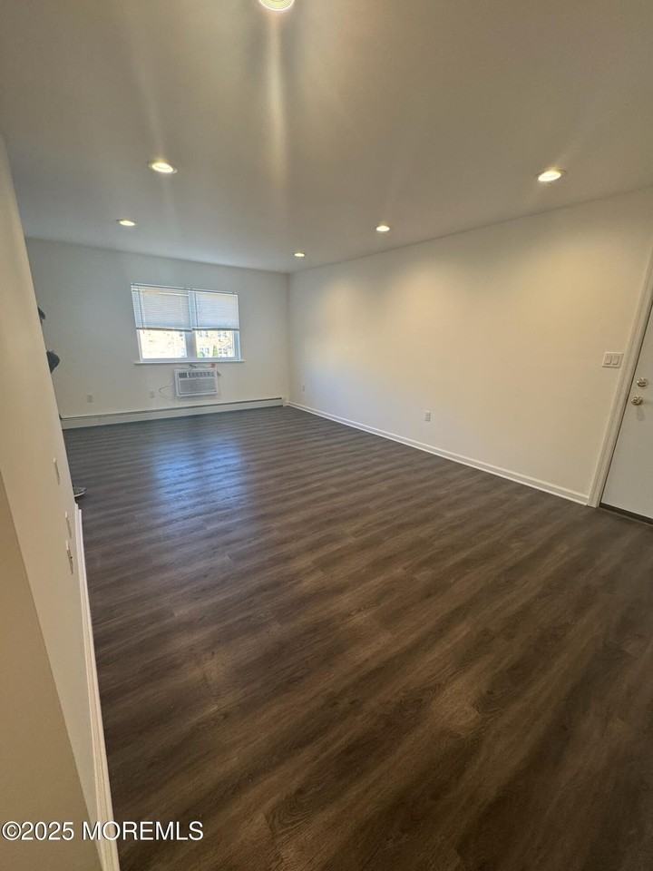 7 Windsor Ter #F - Photo 6 of 8