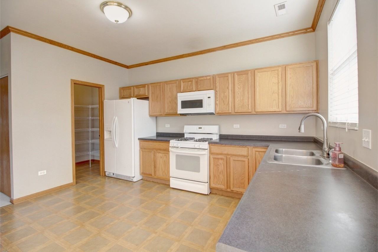 238 S Alder Creek Dr - Photo 4 of 14