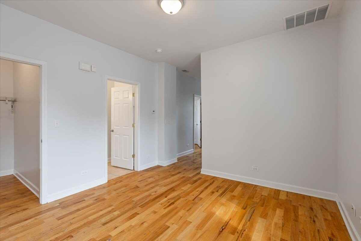 1234 W 49th Pl #2R - Photo 3 of 9