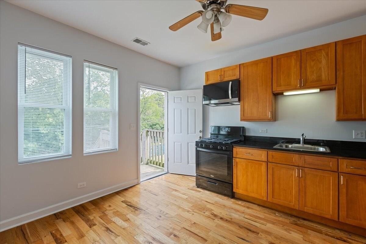 1234 W 49th Pl #2R - Photo 5 of 9