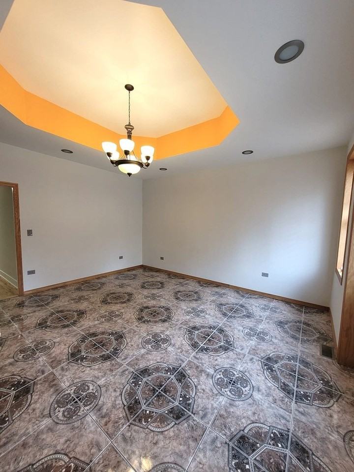 1900 S May St #1F - Photo 3 of 11