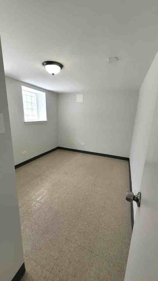 4038 W Dickens Ave #G - Photo 7 of 8