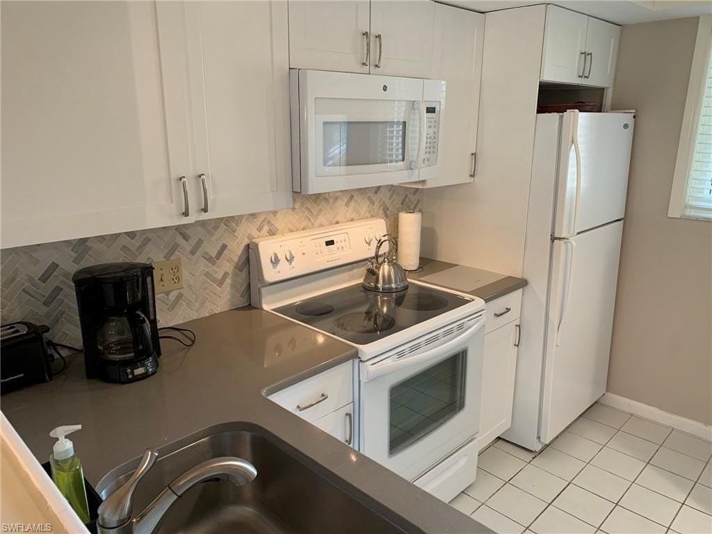 1004 Manatee Rd #H204 - Photo 6 of 31