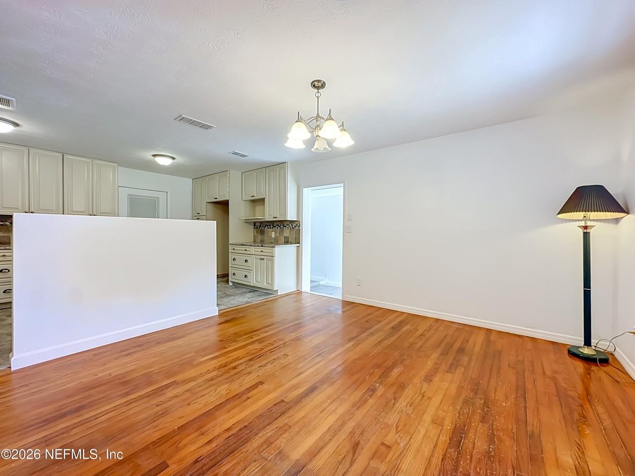 101 S Oakridge Ave - Photo 6 of 24