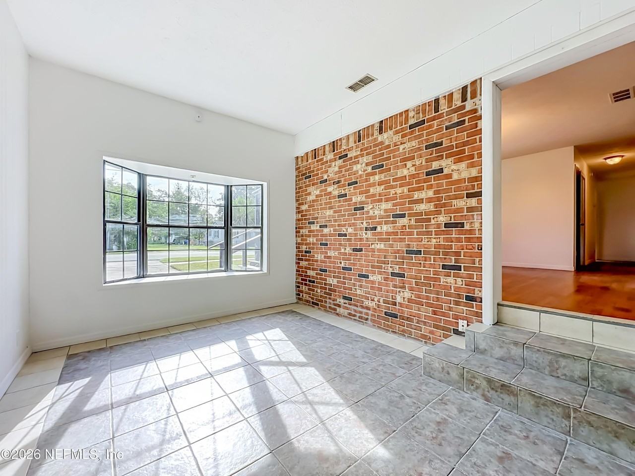 101 S Oakridge Ave - Photo 7 of 24