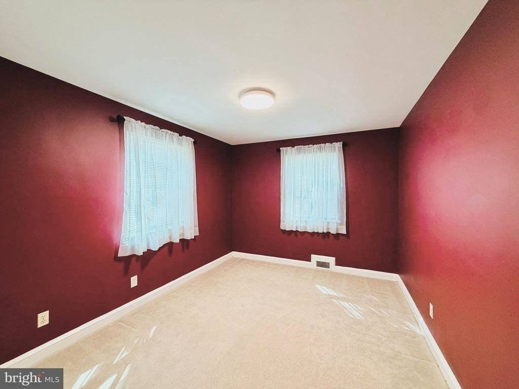 907 Heron Dr - Photo 6 of 18