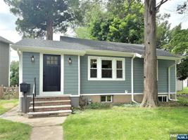 featured image of 82 Herring St