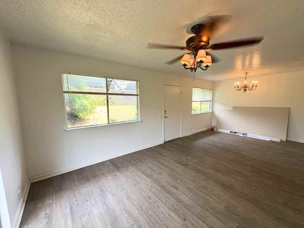 2613 Amherst Ct - Photo 3 of 20