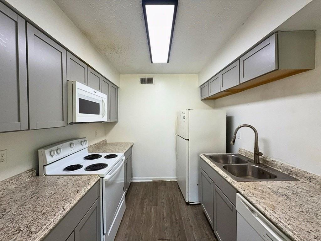 2613 Amherst Ct - Photo 4 of 20