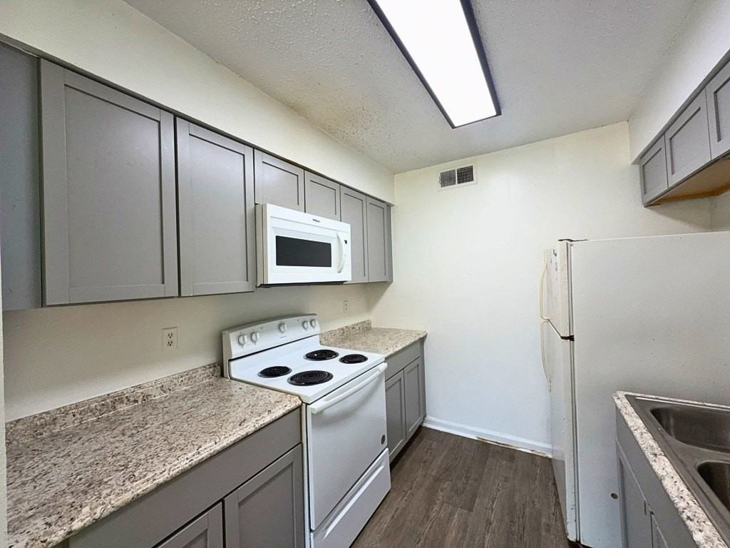 2613 Amherst Ct - Photo 5 of 20