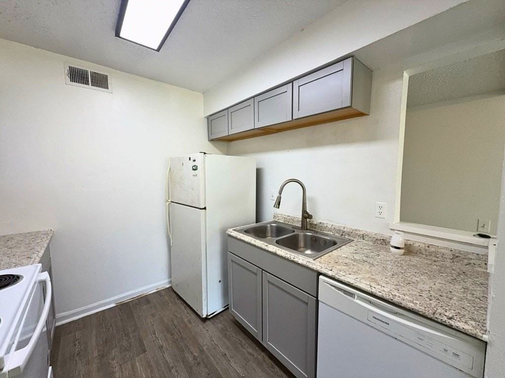 2613 Amherst Ct - Photo 6 of 20
