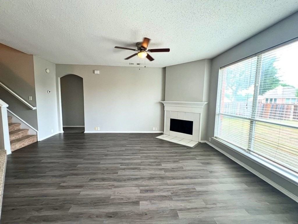 2805 Crater Lake Ln - Photo 2 of 21