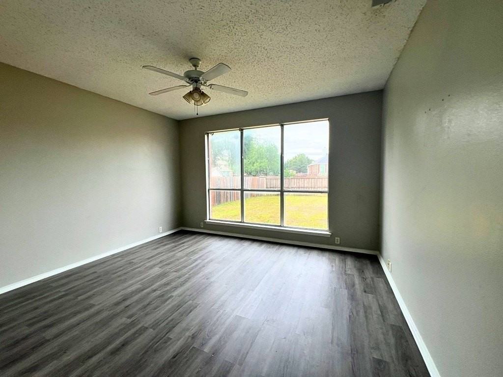 2805 Crater Lake Ln - Photo 7 of 21