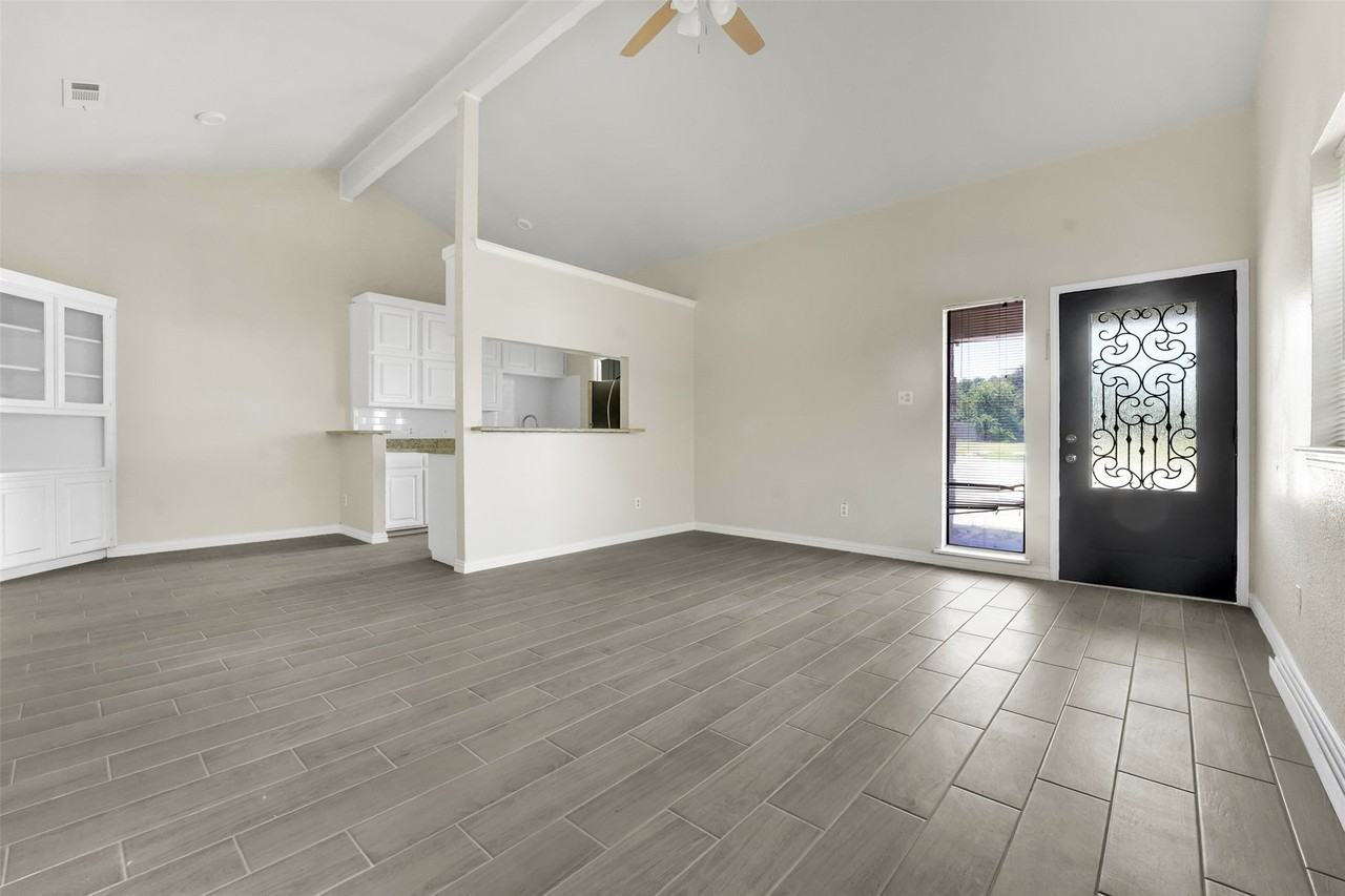 405 S Las Vegas Trl - Photo 3 of 22