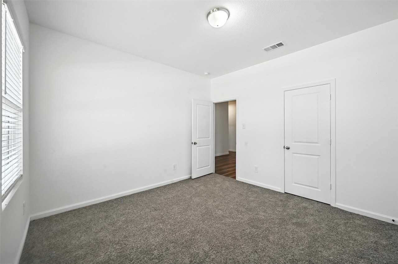 1637 Escondido Dr - Photo 3 of 27