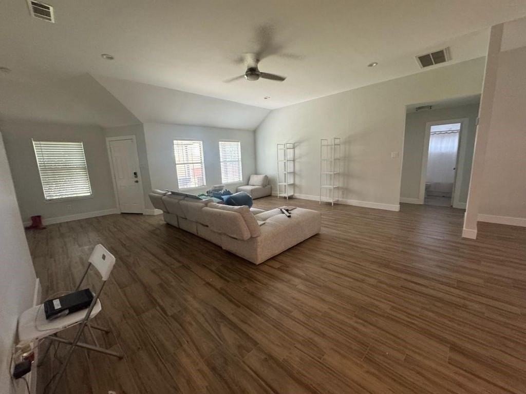 563 Lakeside Dr - Photo 5 of 17