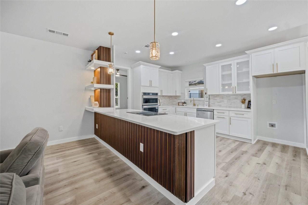 1013 Tanglewood Ln - Photo 5 of 40