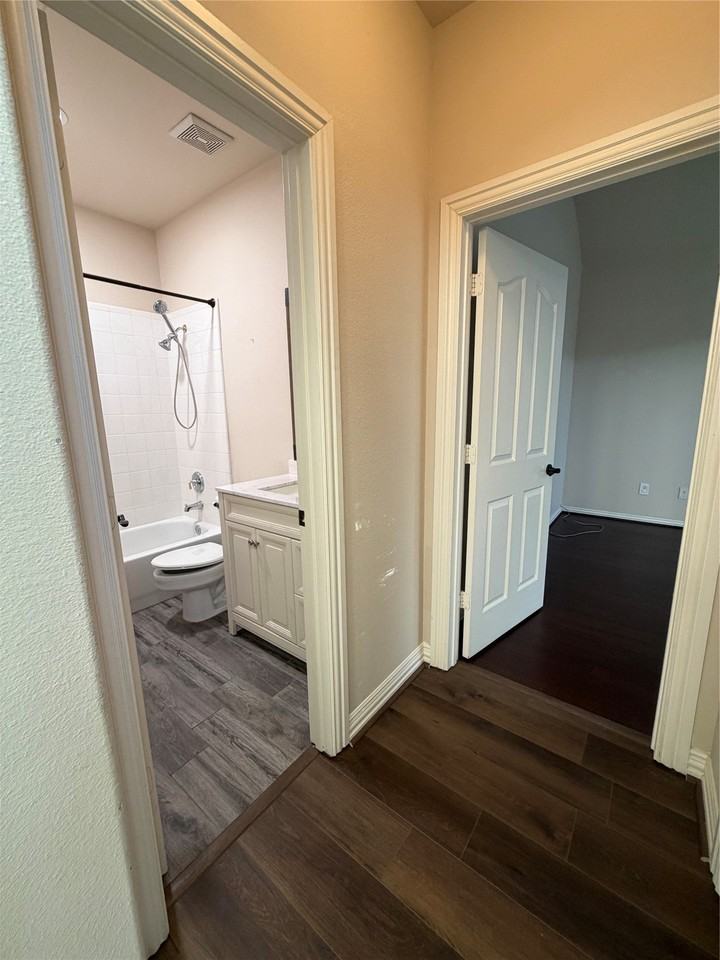 3400 Silverwood Dr - Photo 6 of 20