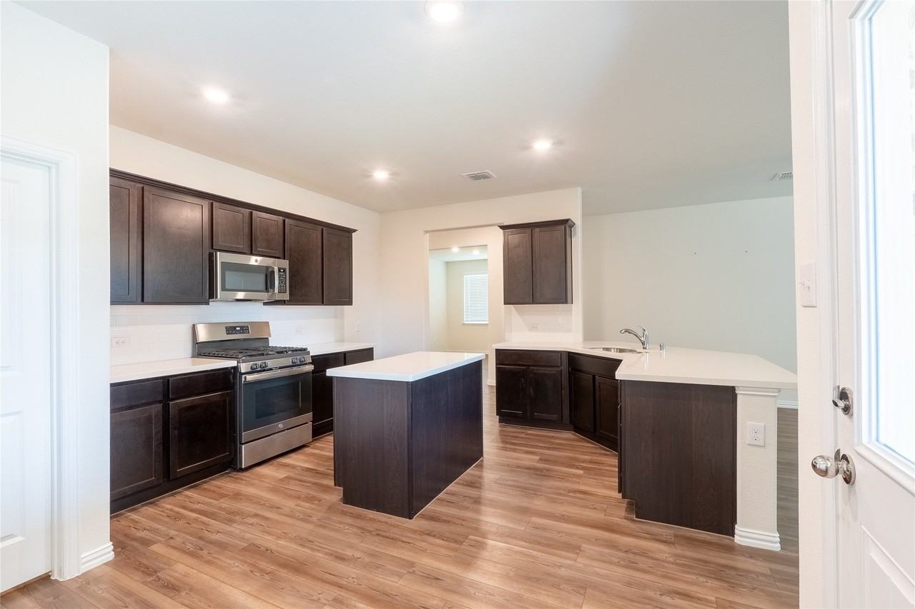 1321 Forest Haven Dr - Photo 3 of 30