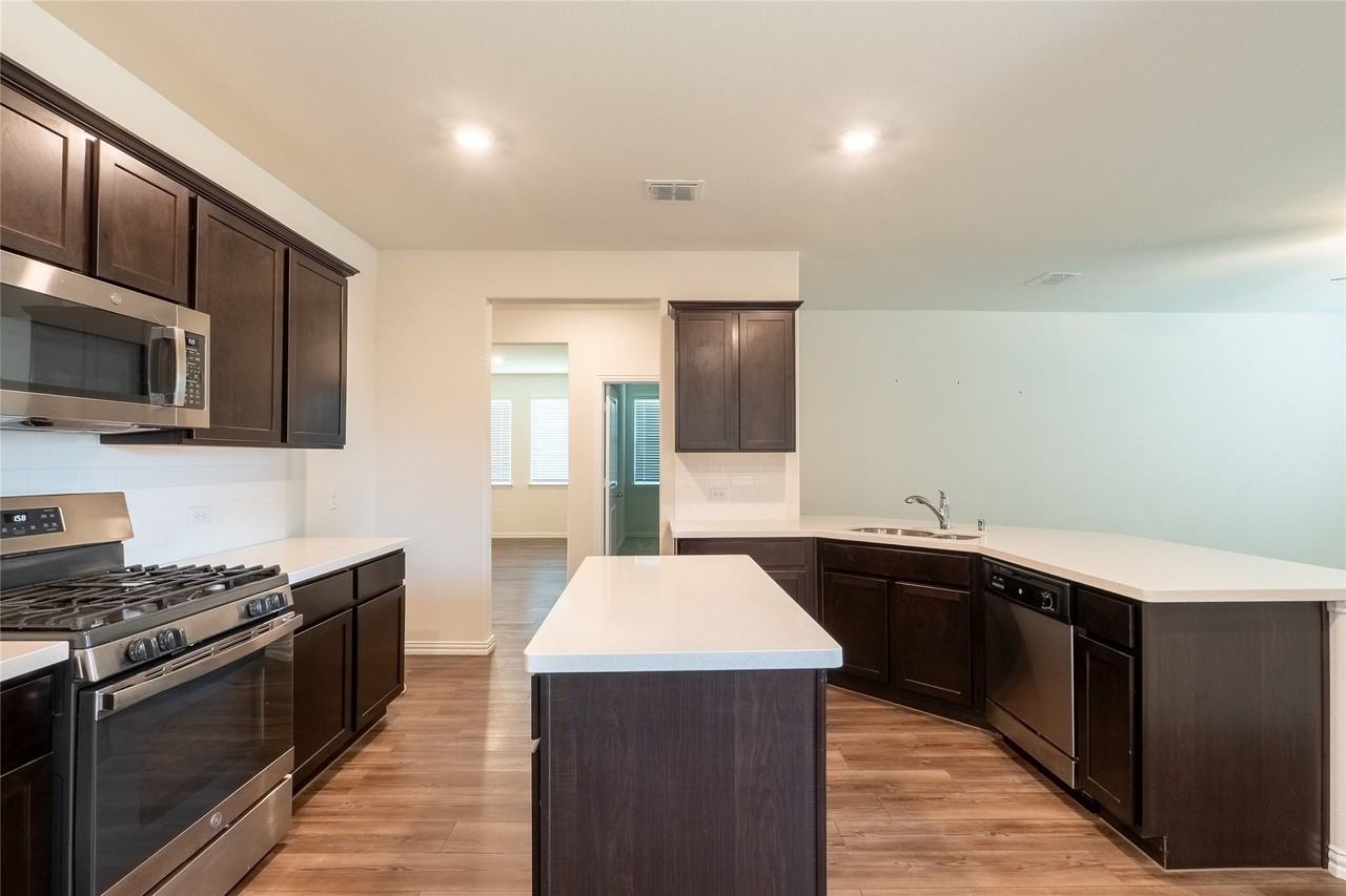 1321 Forest Haven Dr - Photo 4 of 30