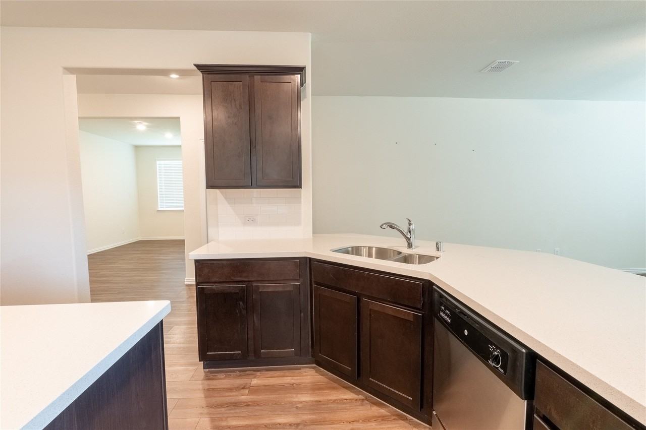 1321 Forest Haven Dr - Photo 5 of 30