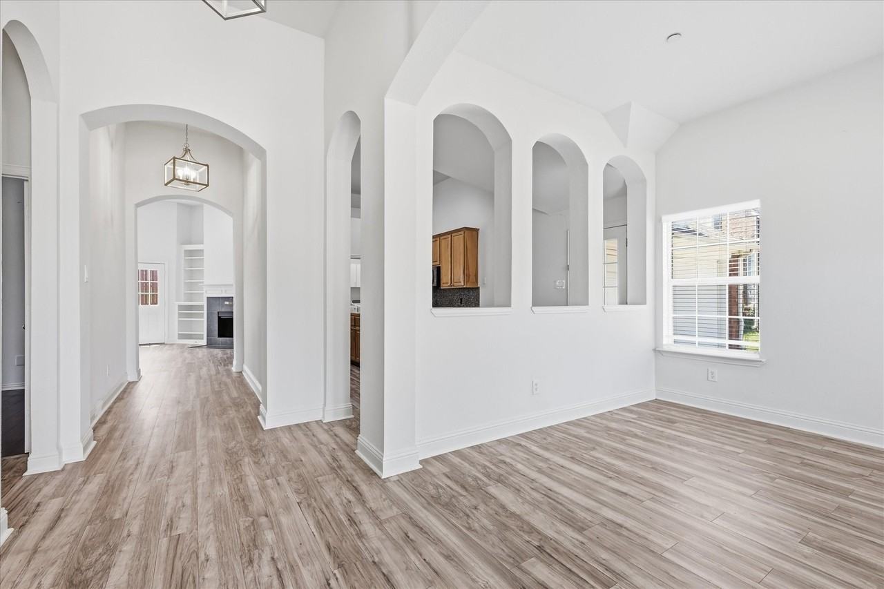 567 Southridge Way - Photo 7 of 19