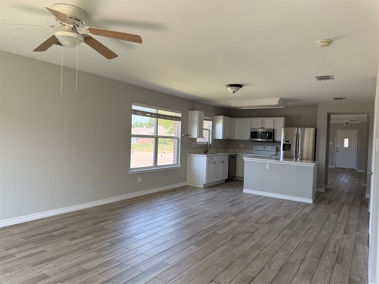 2429 Emerald Ln - Photo 4 of 23