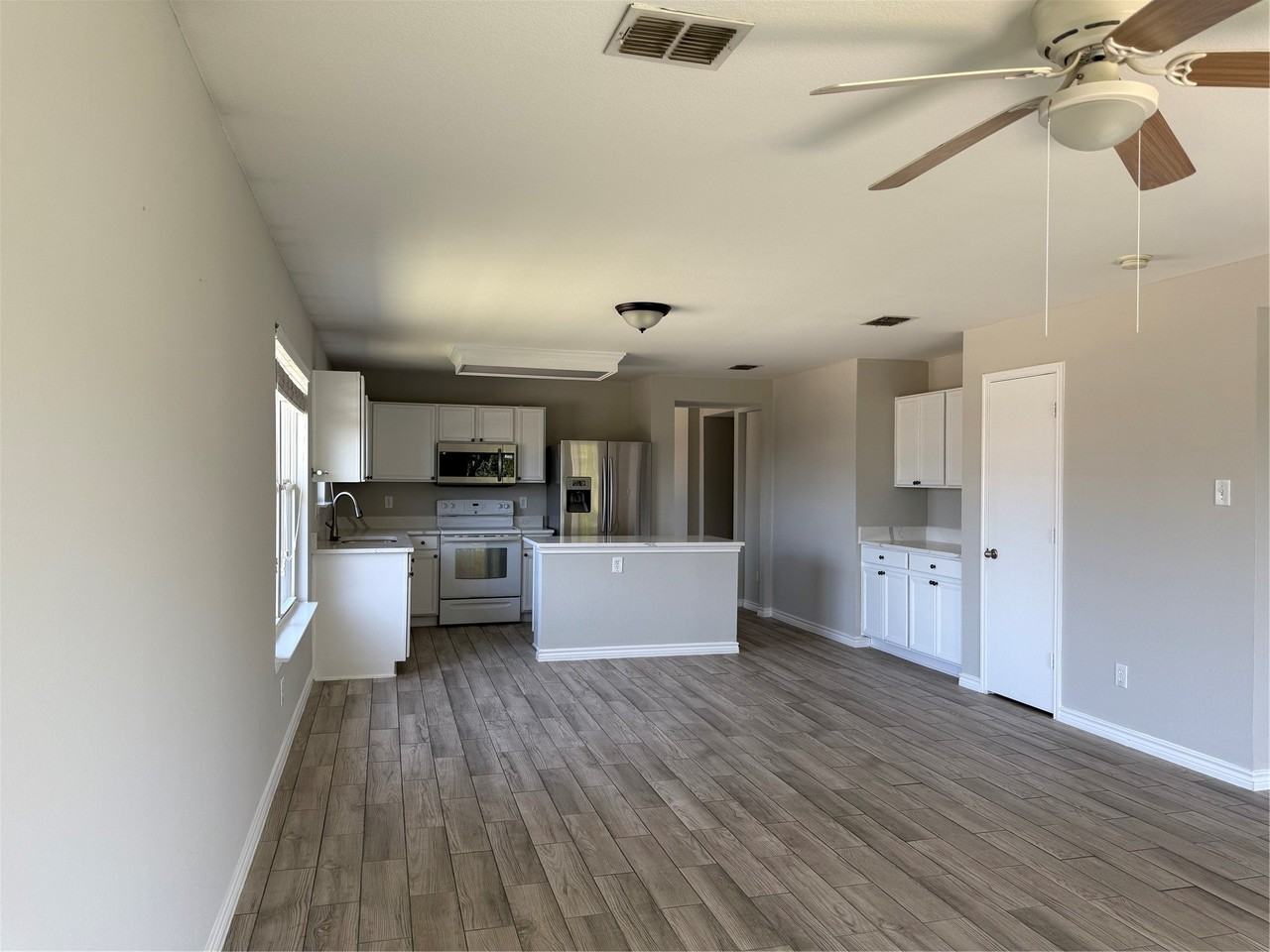 2429 Emerald Ln - Photo 5 of 23