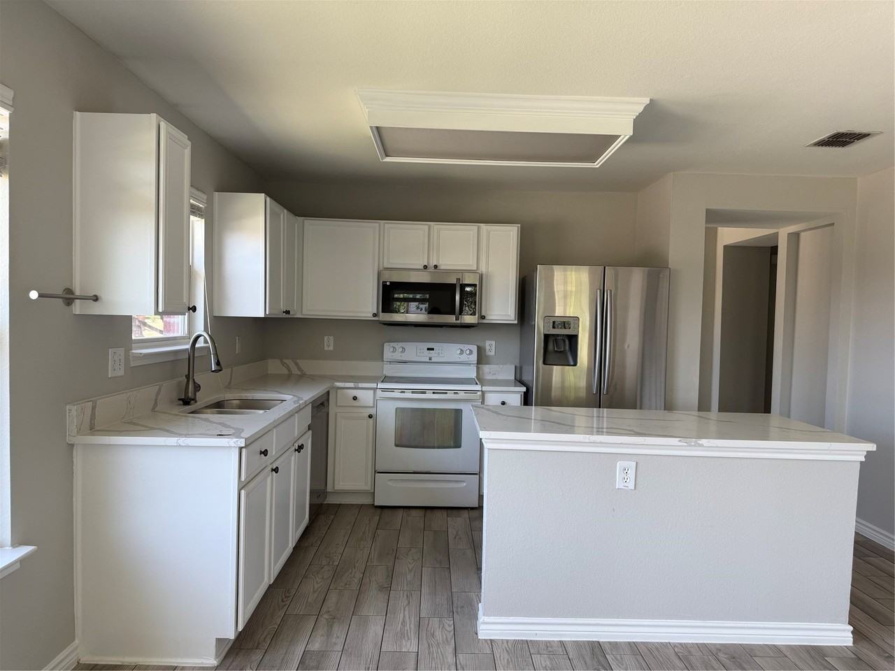 2429 Emerald Ln - Photo 6 of 23
