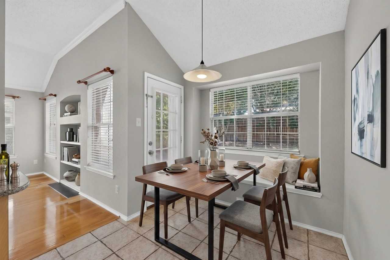 2312 London Dr - Photo 5 of 37